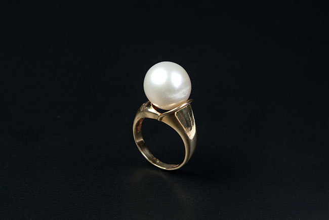 An elegant pearl ring