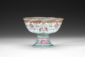 A famille-rose Buddhist stem cup
