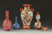 A group of five Chinese porcelain pieces