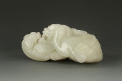 A Chinese carved jade lion ornament
