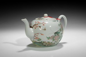 A FAMILLE ROSE TEAPOT