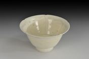 A SONG STYLE FLORAL RIM BOWL