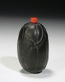 A CARVED HARD STONE SNUFF BOTTLE