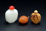 A group of three snuff bottles 