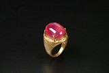 A YELLOW GOLD RUBY RING