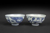A PAIR OF BLUE AND WHITE 'PEOPLE' BOWLS