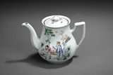A FAMILLE ROSE TEAPOT 