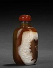 A TWO-TONE AGATE SNUFF BOTTLE