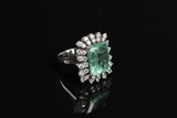 A 14K WHITE GOLD COLOMBIAN 6.0 CT EMERALD RING WITH 1.60 CT DIAMONDS; GIA CERTIFICATE