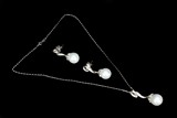 A SET OF 18K WHITE GOLD PEARL NECKLACE AND EARRINGS