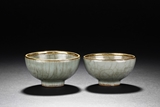 A SMALL PAIR OF LONGQUAN CRACKLED-GLAZED BOWLS
