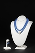 A SET OF BLUE AGATE NECKLACE AND EARRINGS