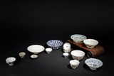 A GROUP OF PORCELAIN TABLEWARE