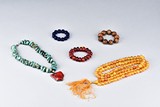A SET OF FIVE BEADED BRACELETS AND NECKLACES 