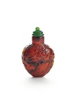 AN AMBER CARVED 'CHILDREN' SNUFF BOTTLE