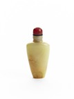 A YELLOW JADE CARVED SNUFF BOTTLE