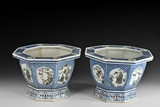 A PAIR OF BLUE AND WHITE AND FAMILLE ROSE  PLANTER