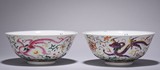 A PAIR OF FAMILLE ROSE BLUE AND WHITE BOWLS