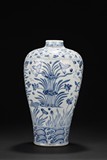A BLUE AND WHITE VASE 