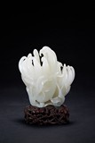 A WHITE JADE CARVING OF FINGER CITRON