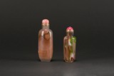 AN AGATE AND A GLASS SNUFF BOTTLES