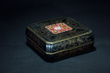 A LACQUERED CLOISONNE ENAMEL INLAID SQUARE BOX