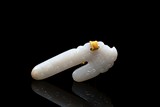 A WHITE JADE CARVED SCROLL CLASP