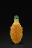 A GOLDEN-YELLOW OVERLAY 'TRIPOD AND VESSEL' YELLOW SNUFF BOTTLE 