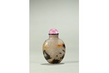 AN AGATE CARVED 'FISH AND CARP' SNUFF BOTTLE 