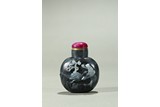 A BLACK AND WHITE JADE 'MONKEY AND PEACH' SNUFF BOTTLE