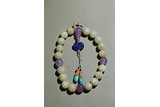 A WHITE JADE AND AMETHYST ROSARY BRACELET