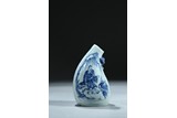 AN UNUSUAL BLUE AND WHITE 'FIGURE' FLASK