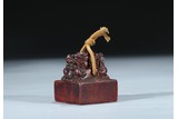 A SANDALWOOD CARVED 'DOUBLE BEAST' SQUARE SEAL