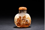 A CARVED CAMEO AGATE SNUFF BOTTLE