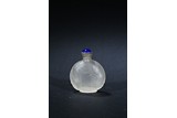 A WHITE TRANSPARENT GLASS SNUFF BOTTLE