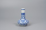 A SMALL CHINESE BLUE AND WHITE VASE